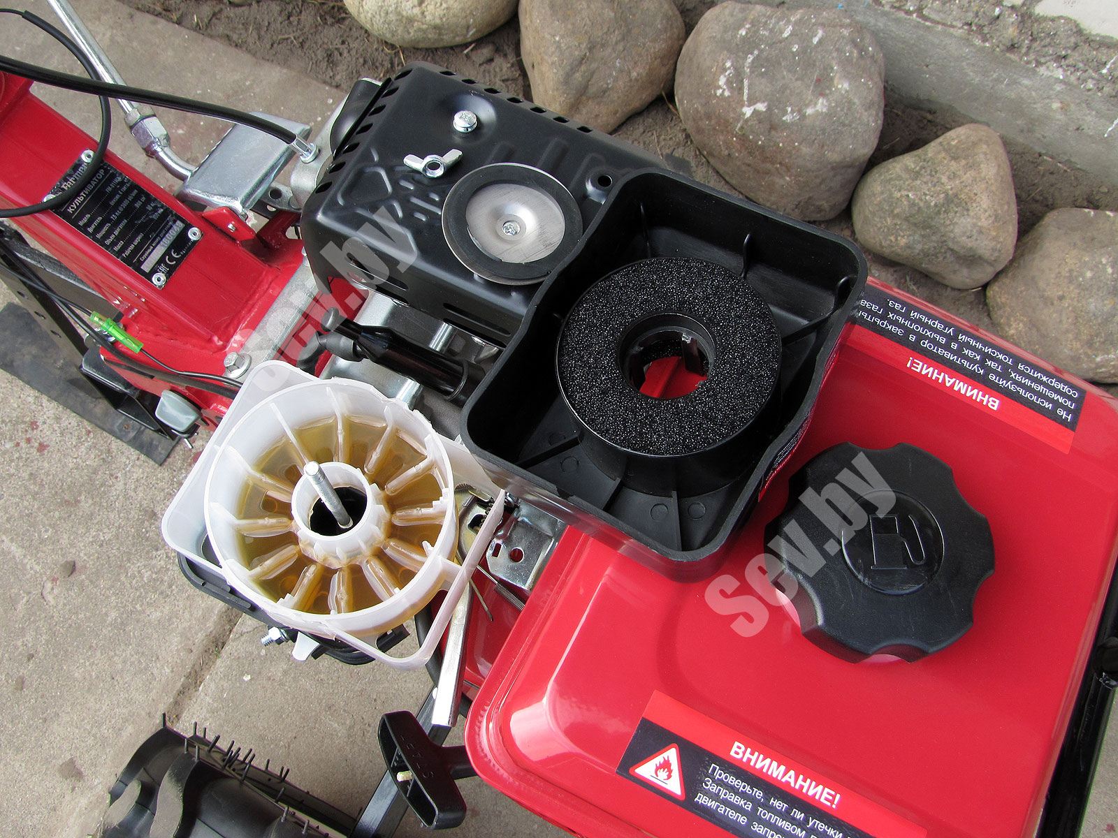 Воздушный фильтр с поролоновым фильтрующим элементом и масляной ванной